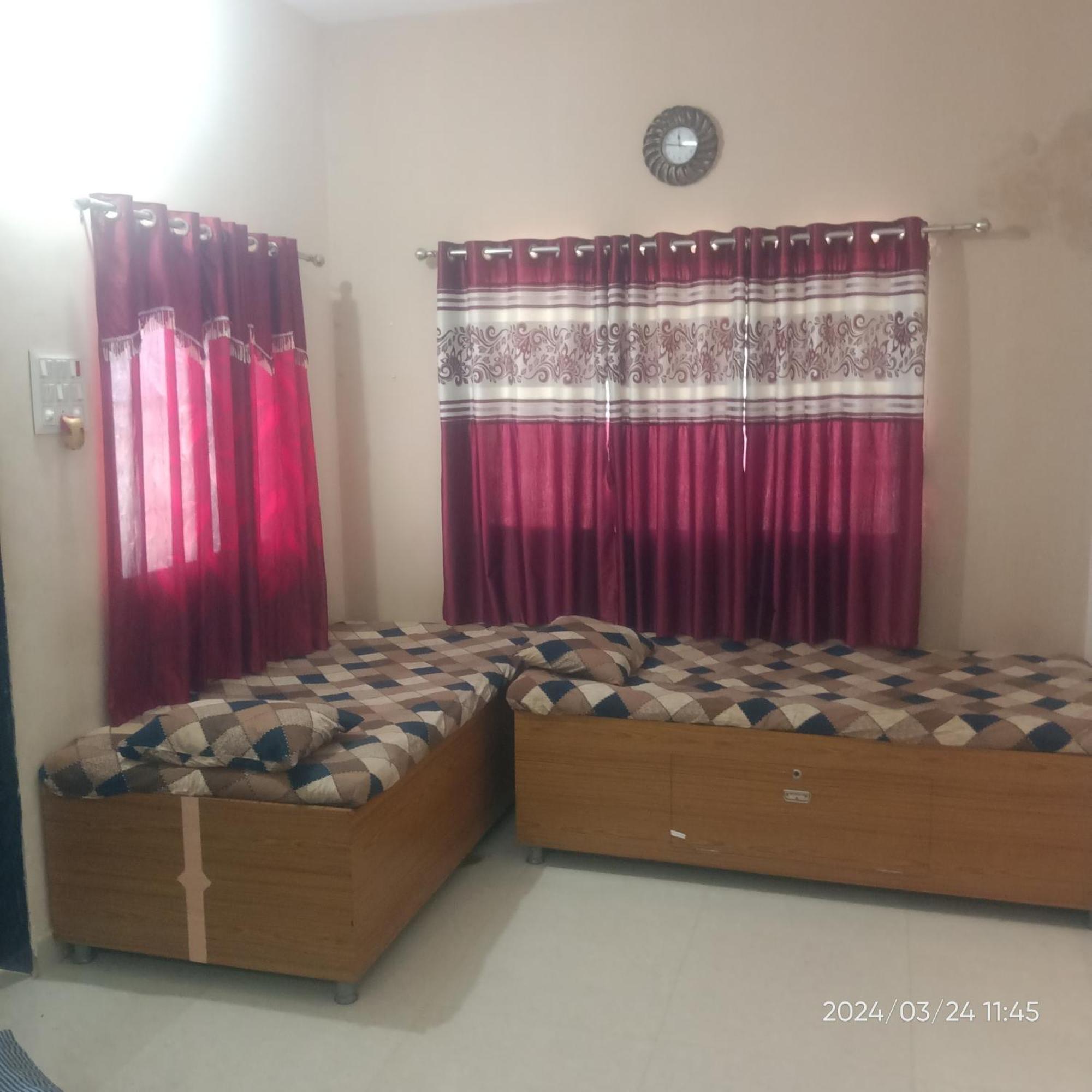 Dwarka Home Stay 2 Only Family Buitenkant foto