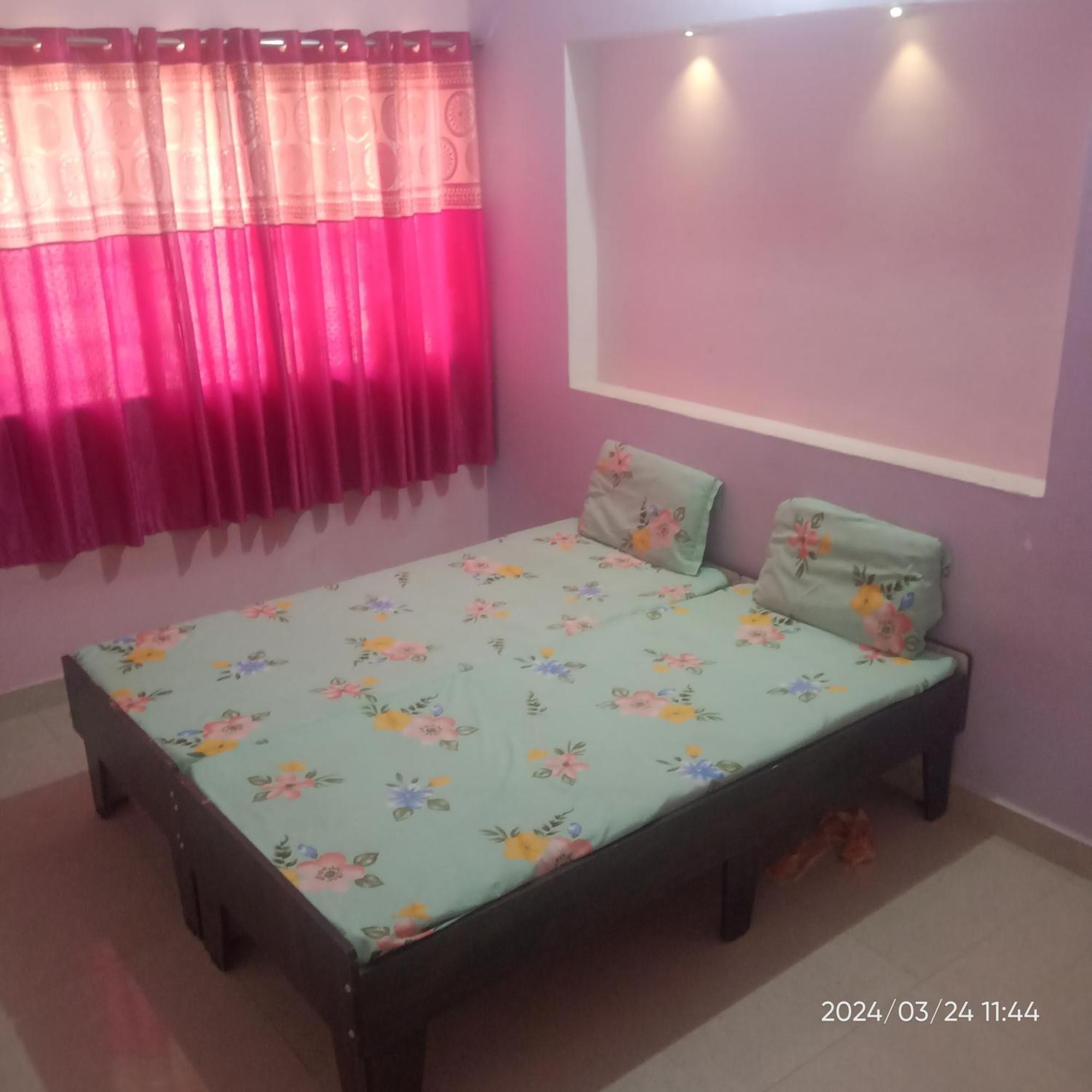 Dwarka Home Stay 2 Only Family Kamer foto
