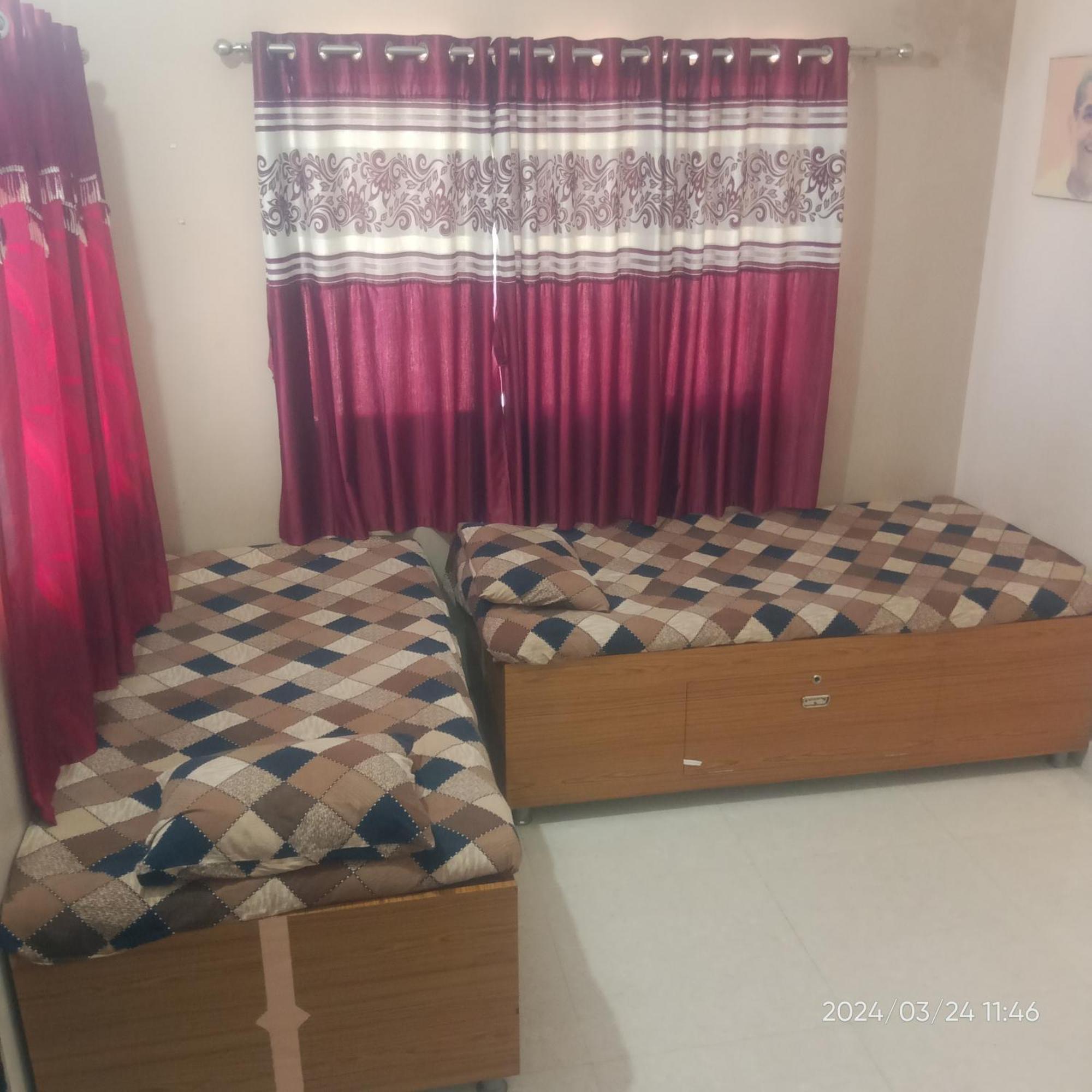 Dwarka Home Stay 2 Only Family Kamer foto