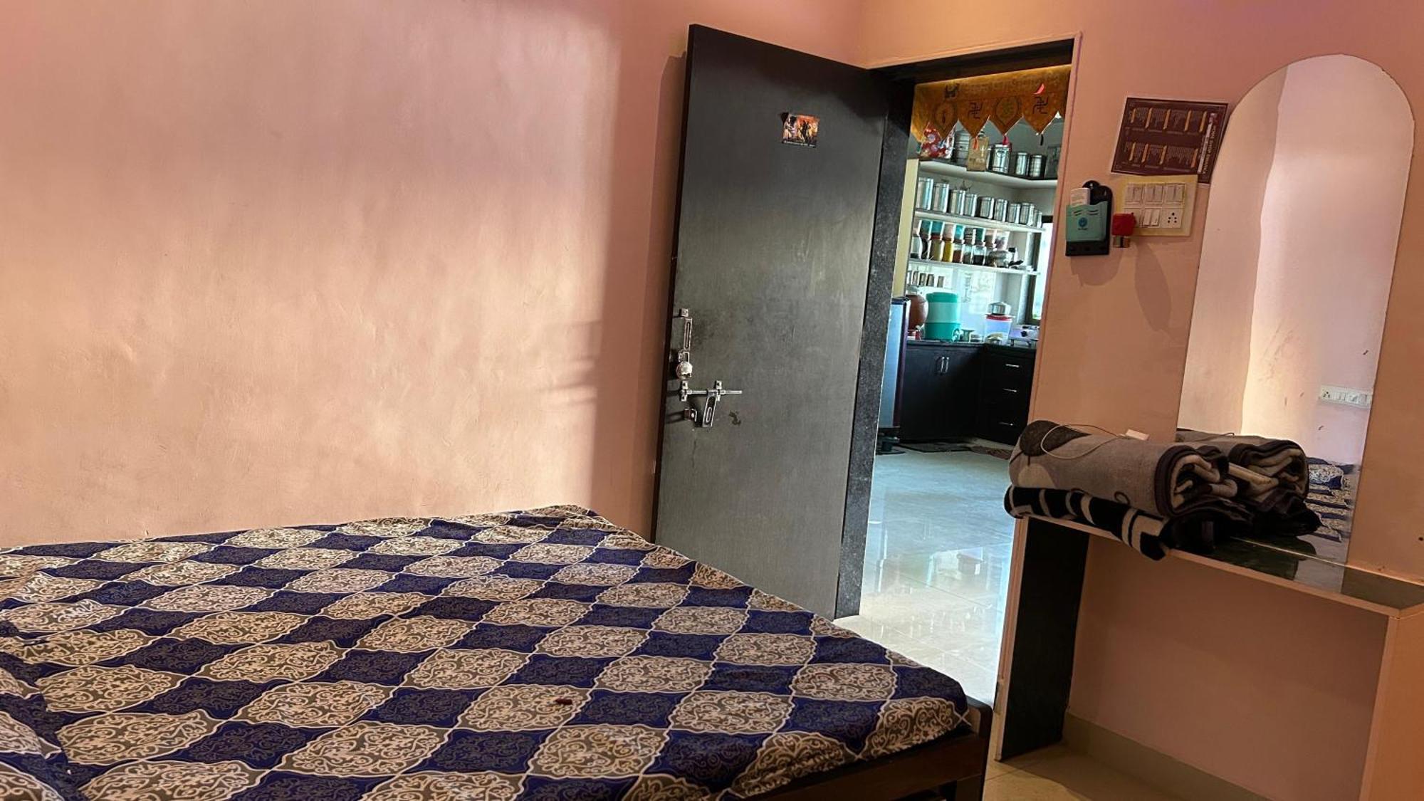 Dwarka Home Stay 2 Only Family Buitenkant foto